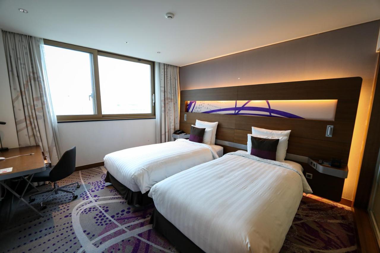 Novotel Ambassador Suwon Exterior foto