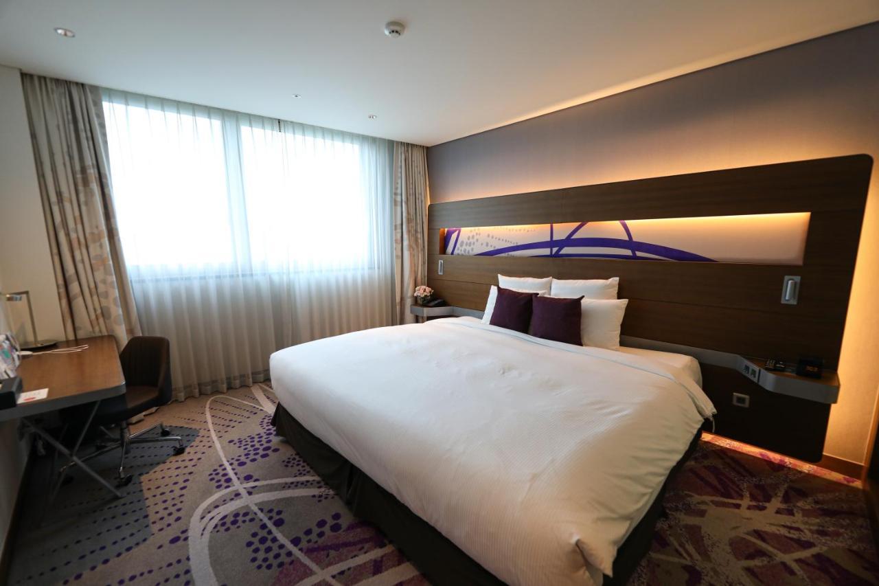 Novotel Ambassador Suwon Exterior foto