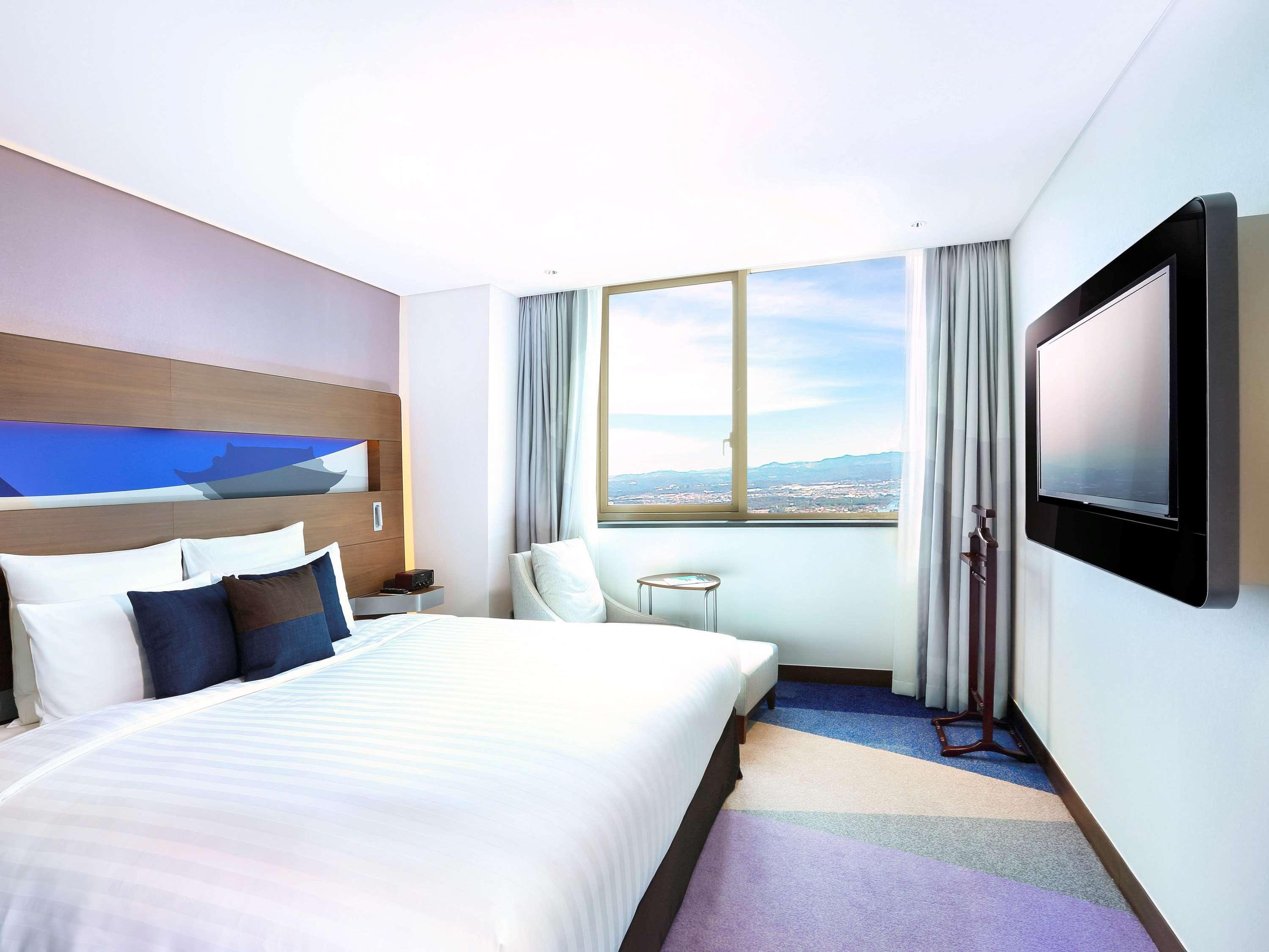 Novotel Ambassador Suwon Exterior foto