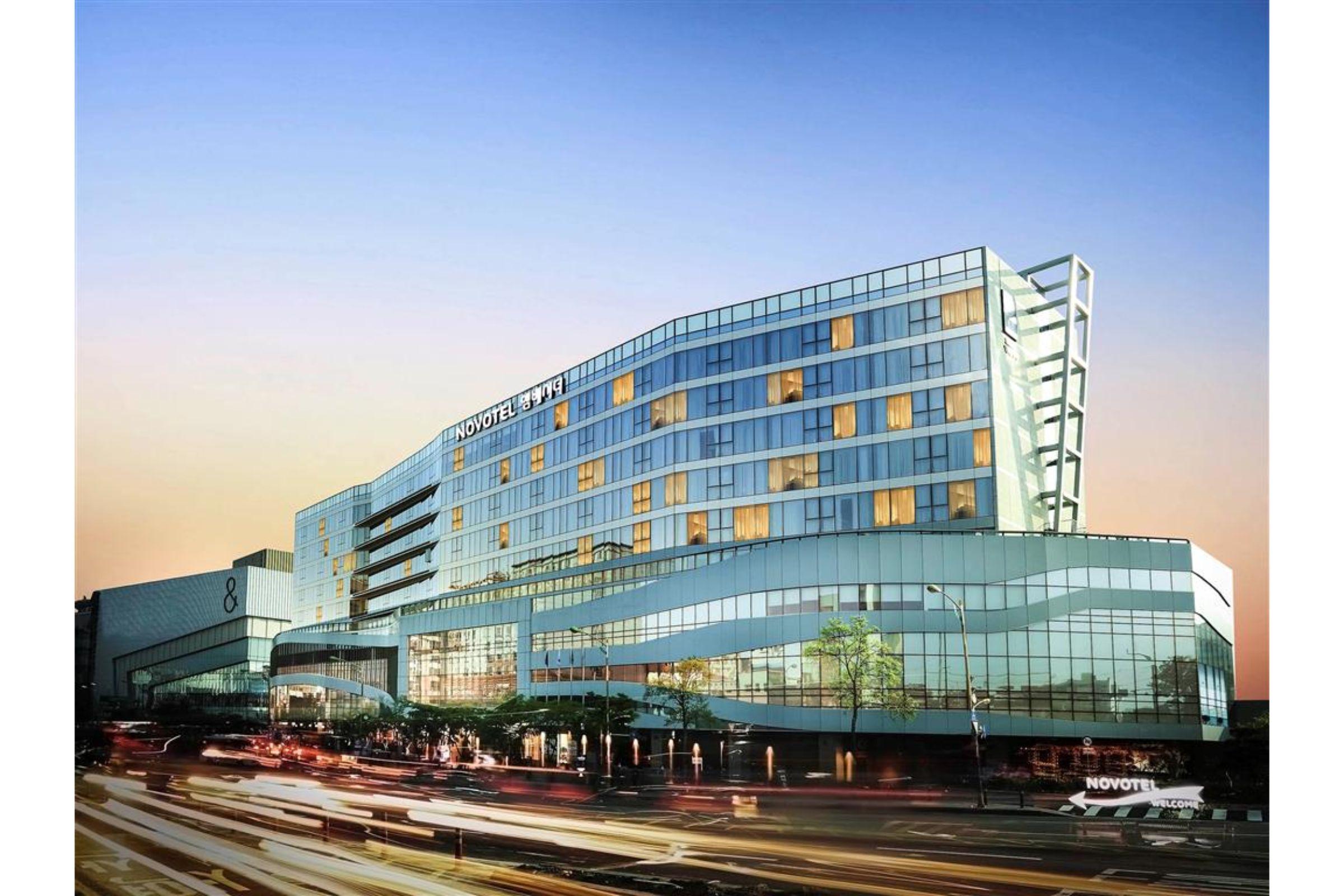 Novotel Ambassador Suwon Exterior foto