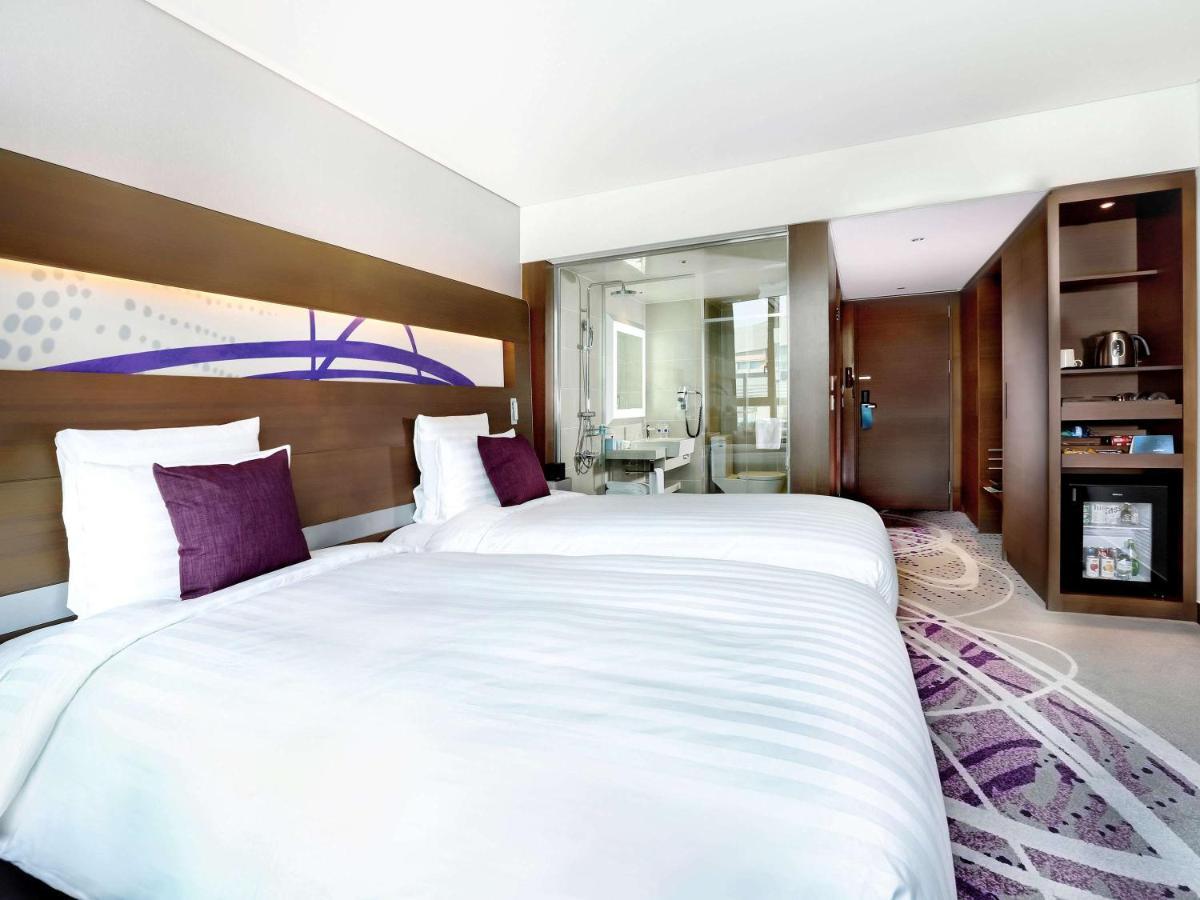 Novotel Ambassador Suwon Exterior foto